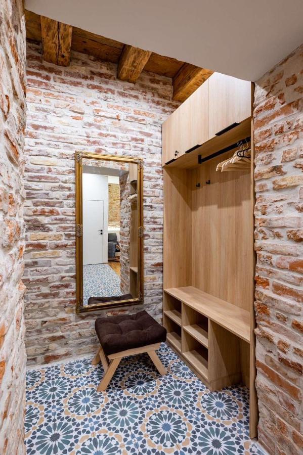 Onlviv Apartments Rynok Square 18 Four Esterno foto