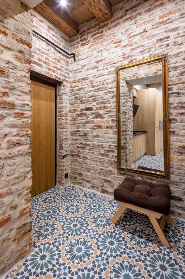 Onlviv Apartments Rynok Square 18 Four Esterno foto